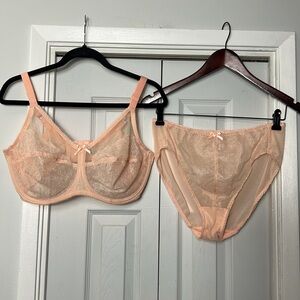 WACOAL, Ultimate lift. Lifts bust line up to one inch. Panty & bra set.